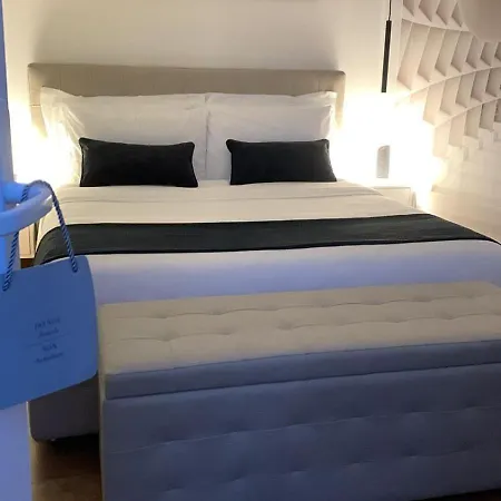 Rossodisera ゲストハウス サルツァーナ